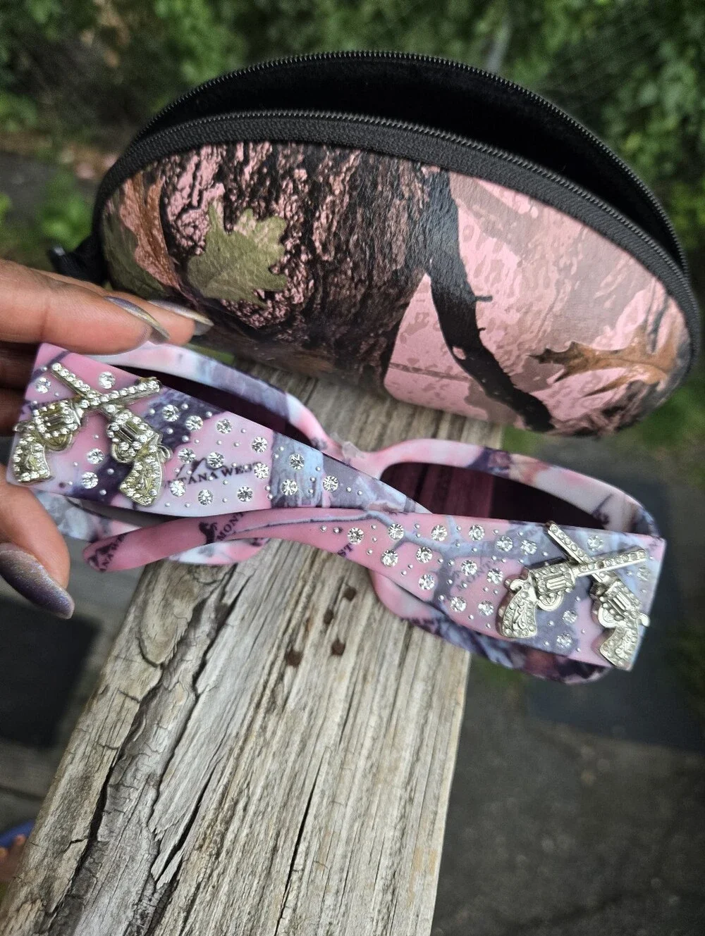 Montana West Guns Out Sunglasses NWT